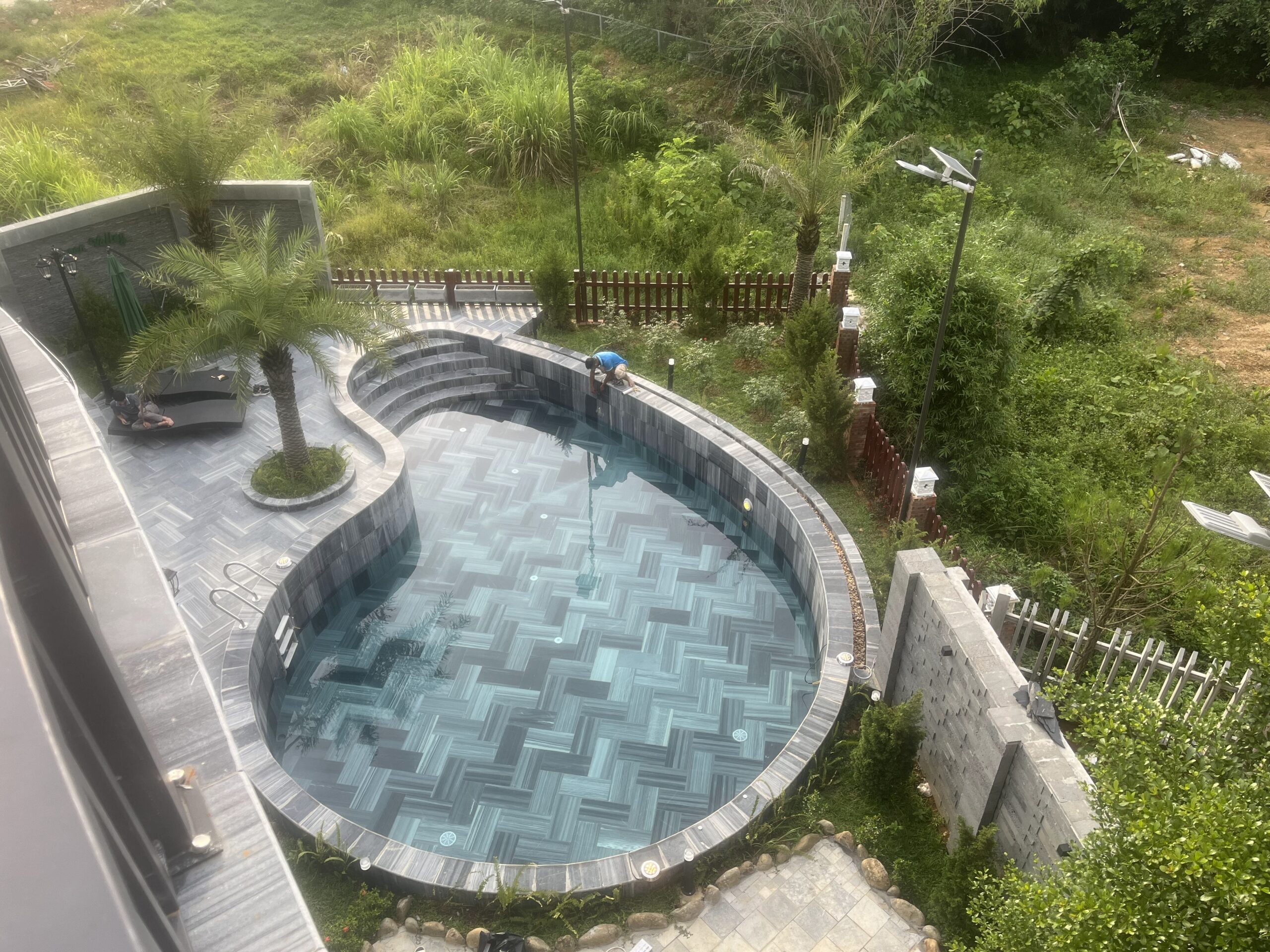 Bể bơi biệt thự sân vườn - anh Bàn, Thung Lũng Ngọc Linh